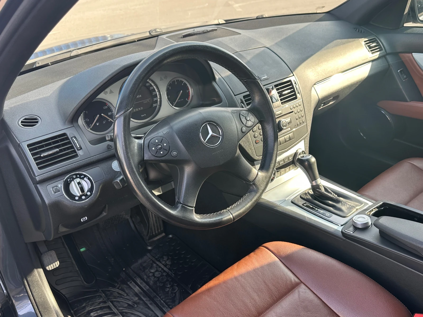 Mercedes-Benz C 320, снимка 3 - Автомобили и джипове - 56747859