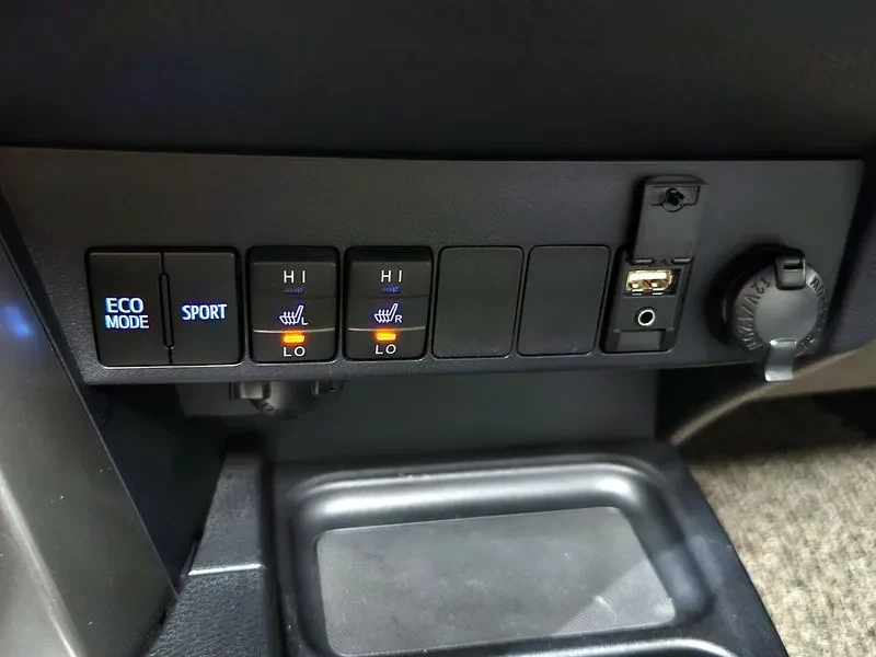 Toyota Rav4 5Th Generation 2.5 2Wd, снимка 17 - Автомобили и джипове - 56354390