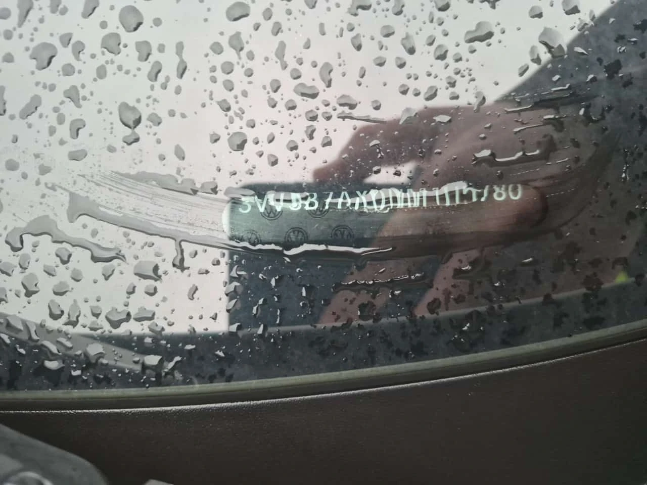 VW Tiguan * Comfortline R Line * CARFAX * 2 КЛЮЧА, снимка 9 - Автомобили и джипове - 54203418