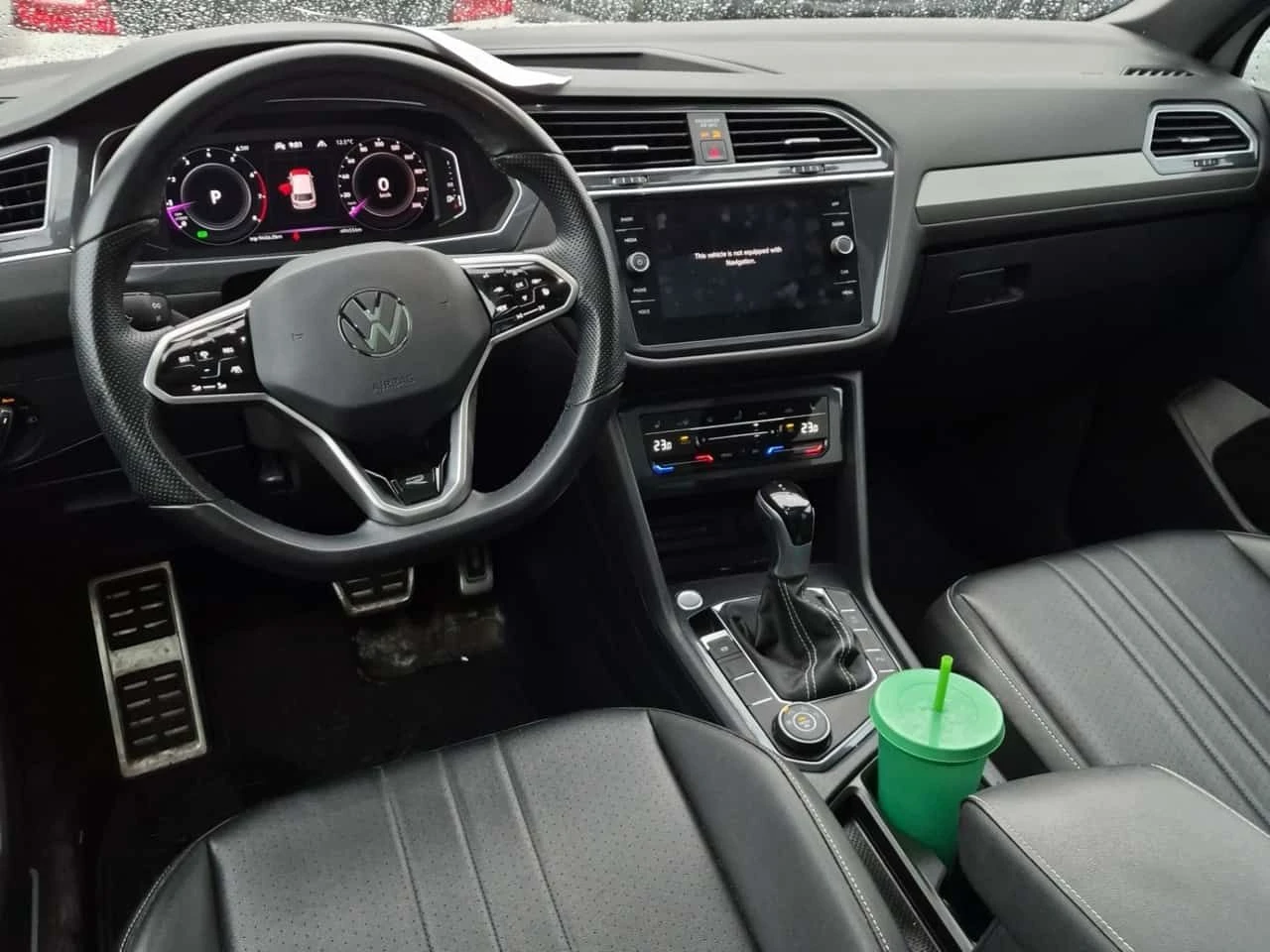 VW Tiguan * Comfortline R Line * CARFAX * 2 КЛЮЧА, снимка 8 - Автомобили и джипове - 54203418