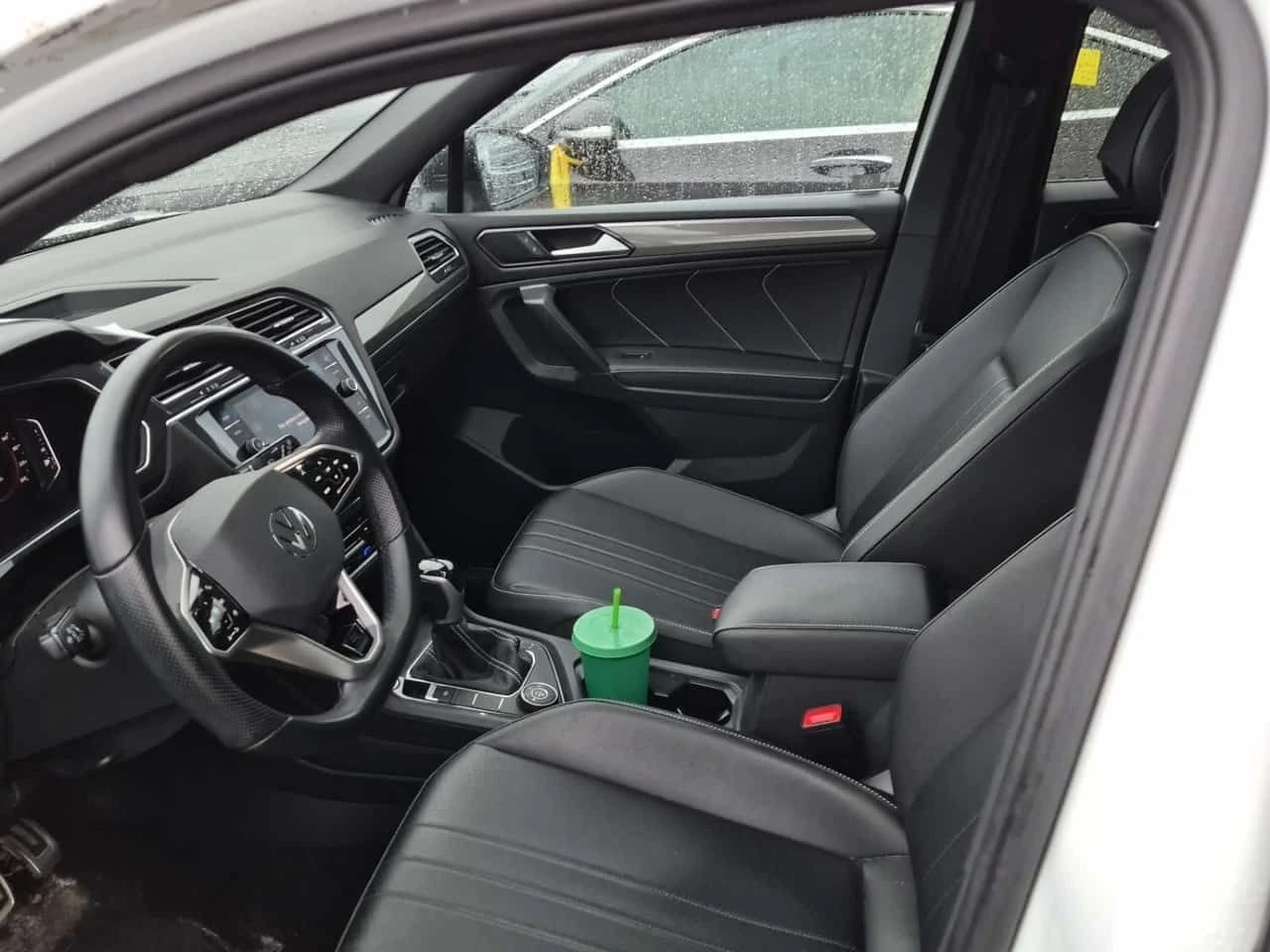 VW Tiguan * Comfortline R Line * CARFAX * 2 КЛЮЧА, снимка 4 - Автомобили и джипове - 54203418