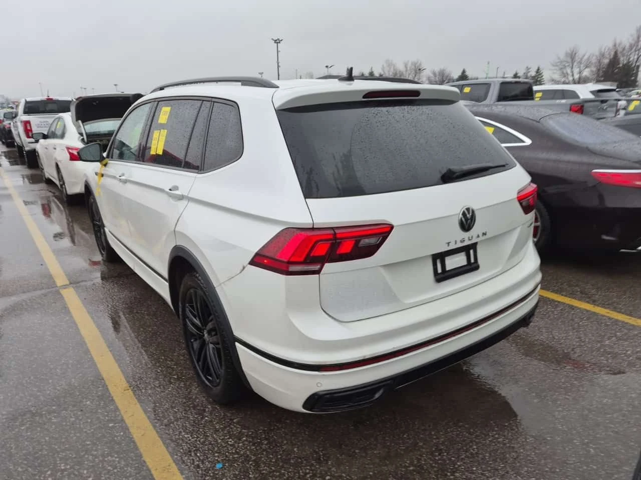 VW Tiguan * Comfortline R Line * CARFAX * 2 КЛЮЧА, снимка 2 - Автомобили и джипове - 54203418