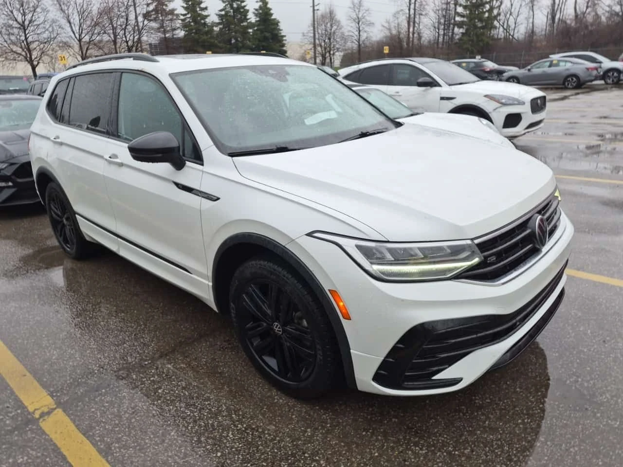 VW Tiguan * Comfortline R Line * CARFAX * 2 КЛЮЧА, снимка 5 - Автомобили и джипове - 54203418