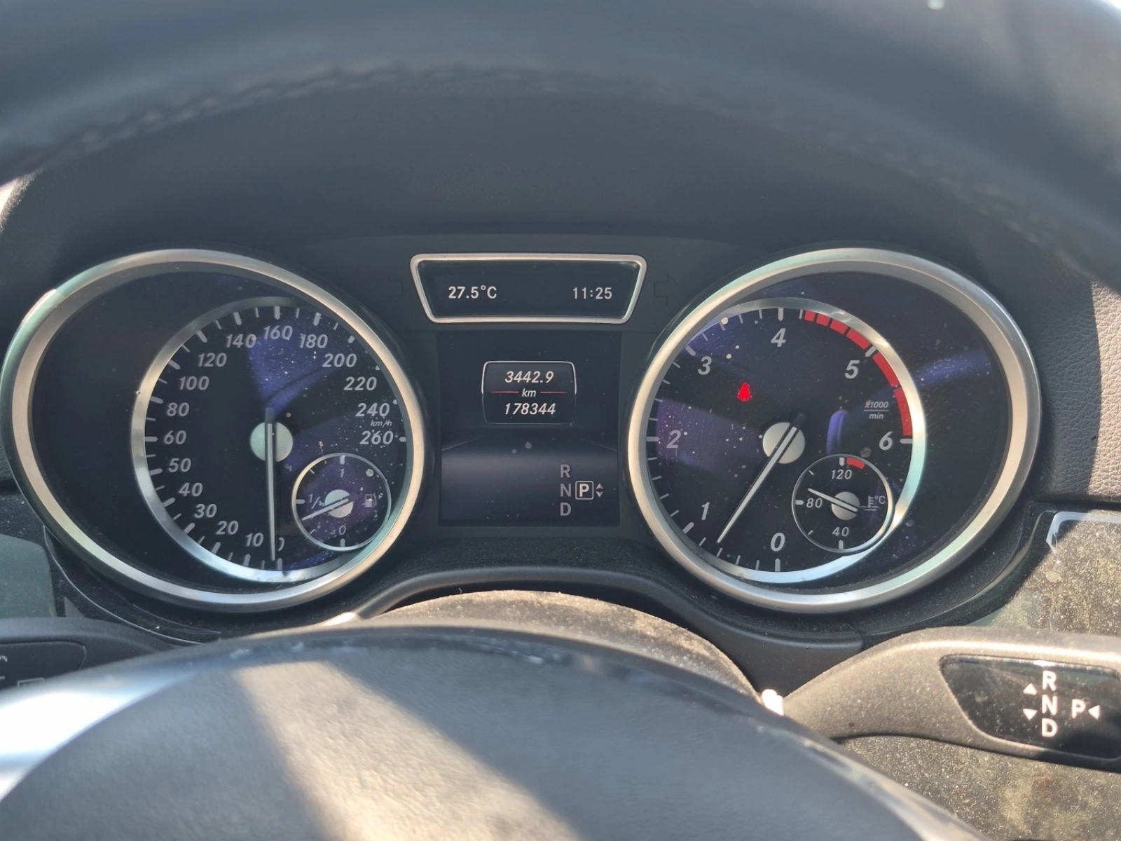 Mercedes-Benz ML 350 D * AMG * AIRMATIC * BLIND SPOT * ПАНО * CARFAX, снимка 7 - Автомобили и джипове - 55133415