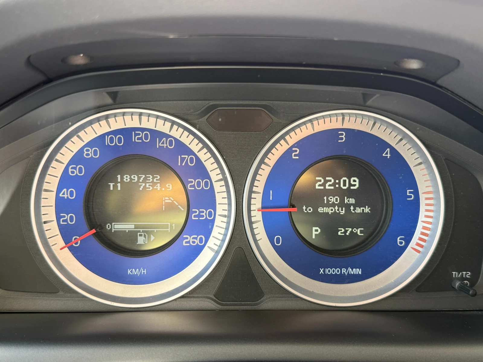 Volvo XC60 6 МЕСЕЦА ГАРАНЦИЯ/2.4 D5 R Design AWD 215к.с. , снимка 12 - Автомобили и джипове - 55231827