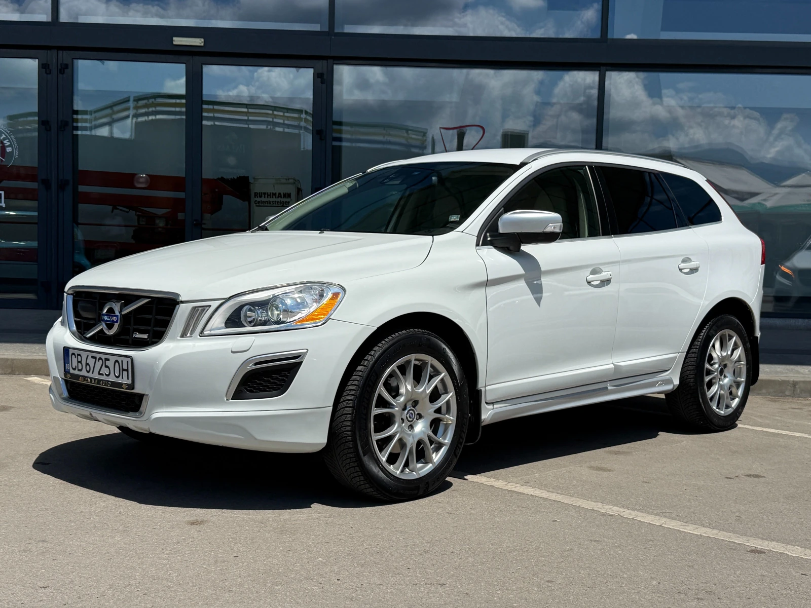 Volvo XC60 6 МЕСЕЦА ГАРАНЦИЯ/2.4 D5 R Design AWD 215к.с. 