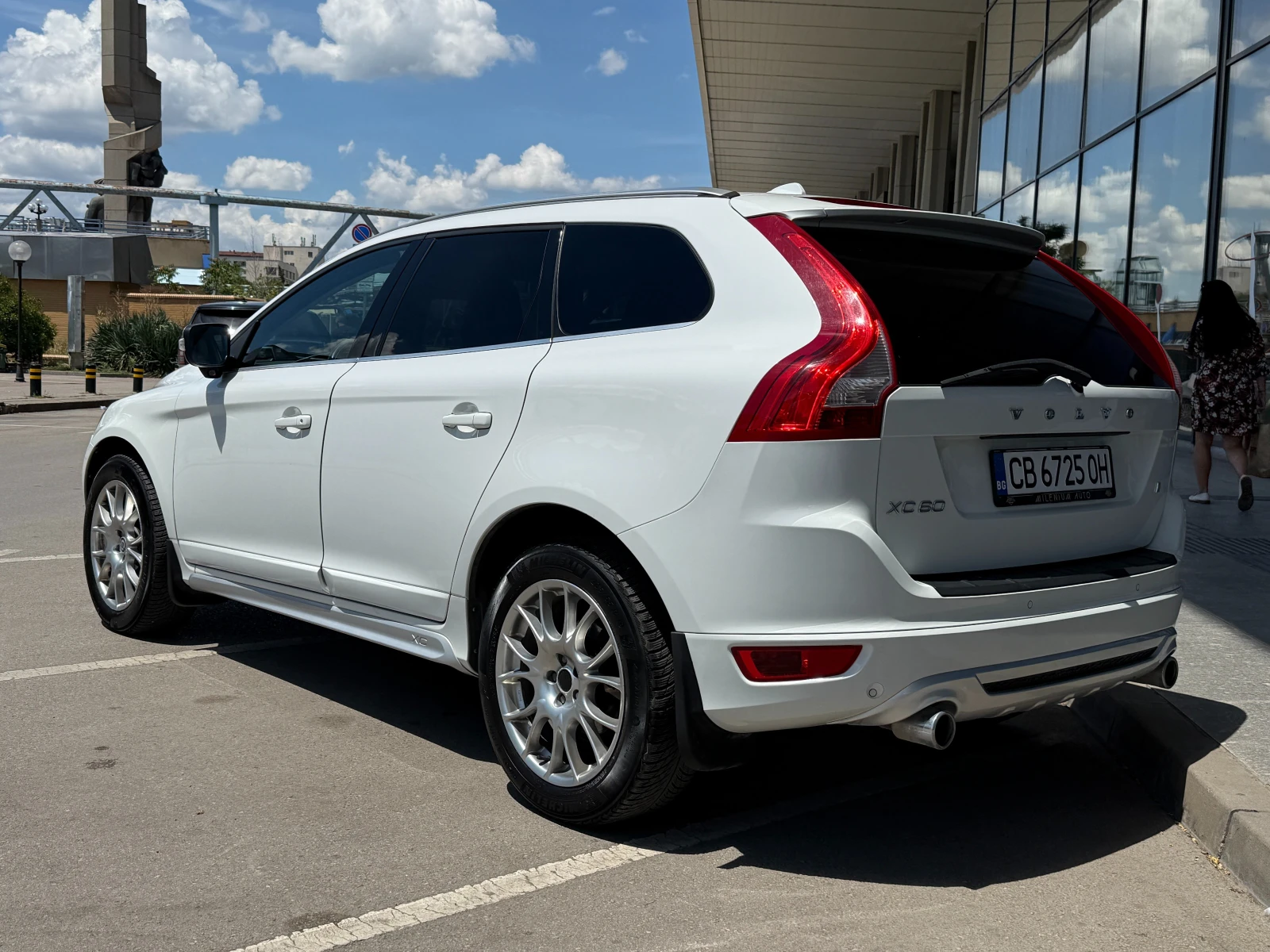 Volvo XC60 6 МЕСЕЦА ГАРАНЦИЯ/2.4 D5 R Design AWD 215к.с. , снимка 3 - Автомобили и джипове - 55231827