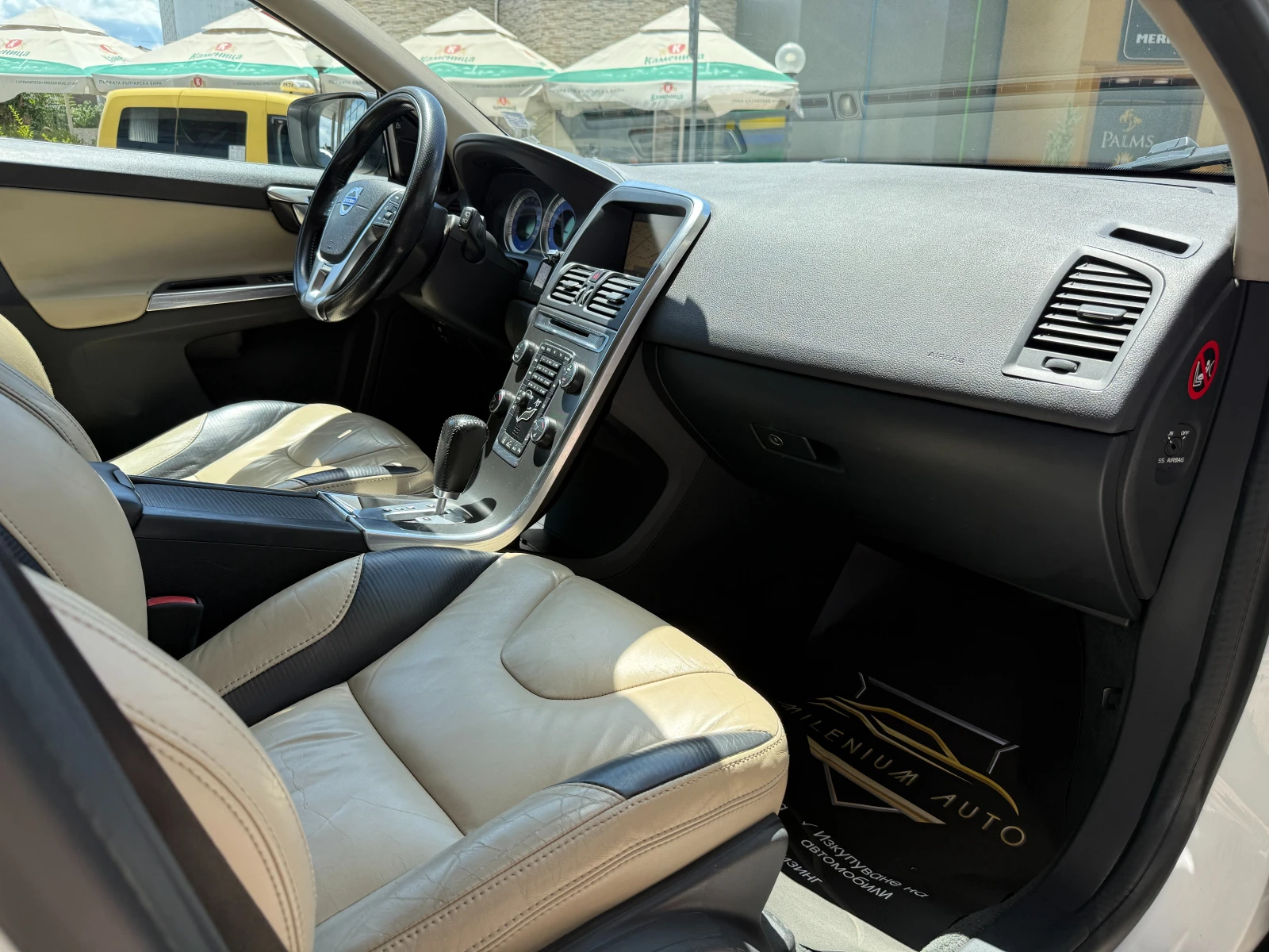 Volvo XC60 6 МЕСЕЦА ГАРАНЦИЯ/2.4 D5 R Design AWD 215к.с. , снимка 11 - Автомобили и джипове - 55231827