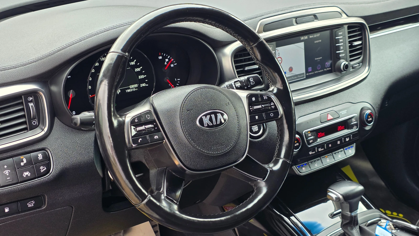 Kia Sorento 2.2 CRDi/4x4/Facelift/Швейцария, снимка 9 - Автомобили и джипове - 55393941