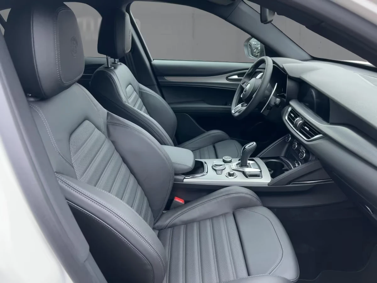 Alfa Romeo Stelvio НОВ!/VELOCE/280HP/2.0TURBO/CAM/MEMO/CPLAY/540q, снимка 10 - Автомобили и джипове - 55442453
