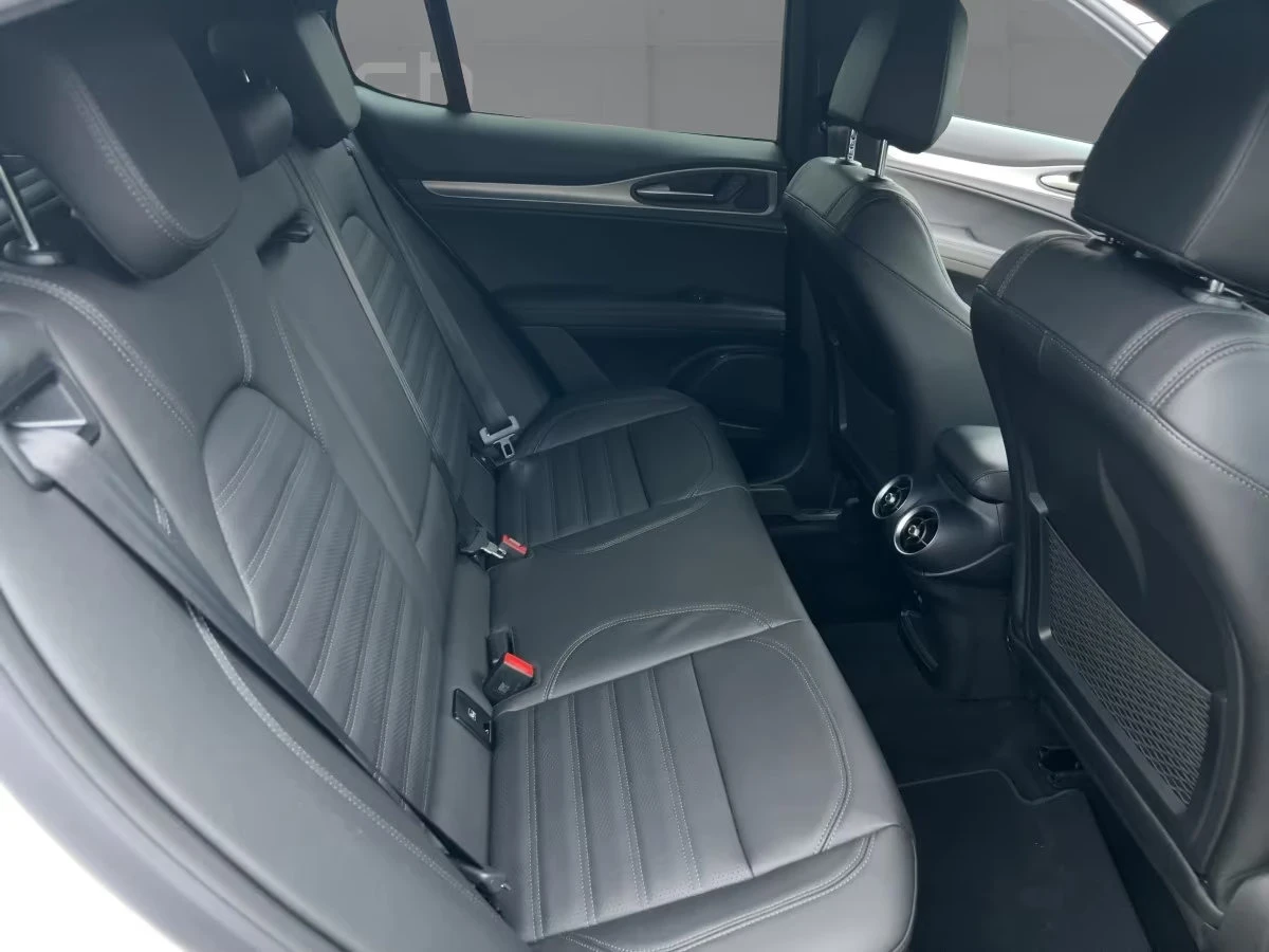 Alfa Romeo Stelvio НОВ!/VELOCE/280HP/2.0TURBO/CAM/MEMO/CPLAY/540q, снимка 11 - Автомобили и джипове - 55442453