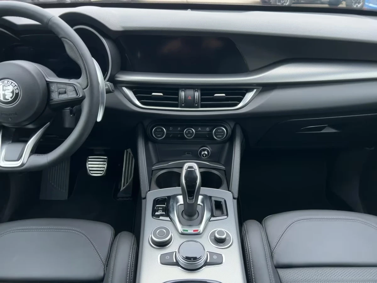 Alfa Romeo Stelvio НОВ!/VELOCE/280HP/2.0TURBO/CAM/MEMO/CPLAY/540q, снимка 8 - Автомобили и джипове - 55442453