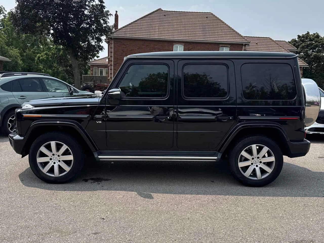 Mercedes-Benz G 500 550 4MATIC | CARFAX | АВТОКРЕДИТ БЕЗ ПЪРВОНАЧАЛНА, снимка 3 - Автомобили и джипове - 55601187