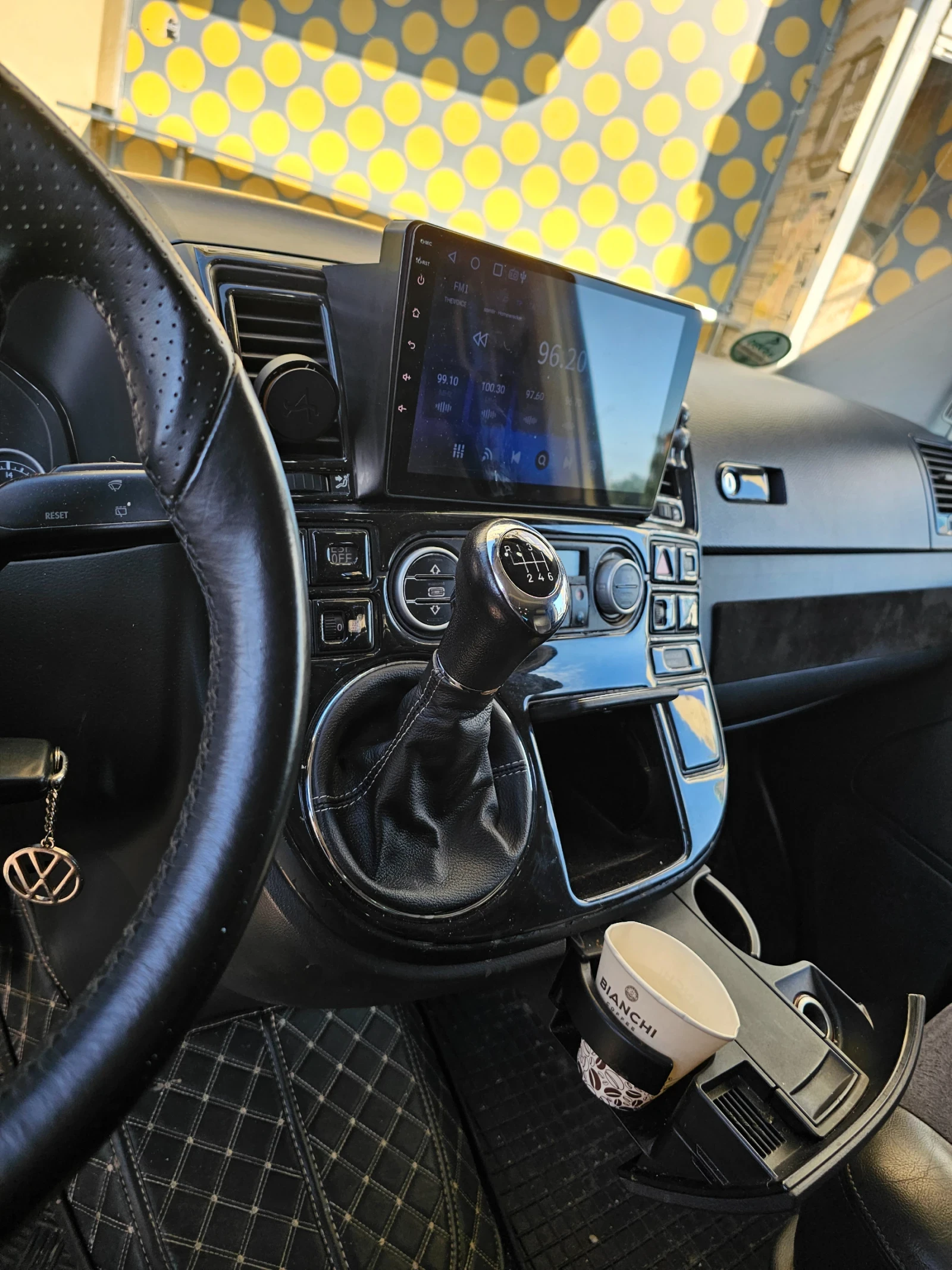 VW Multivan, снимка 3 - Бусове и автобуси - 55080549