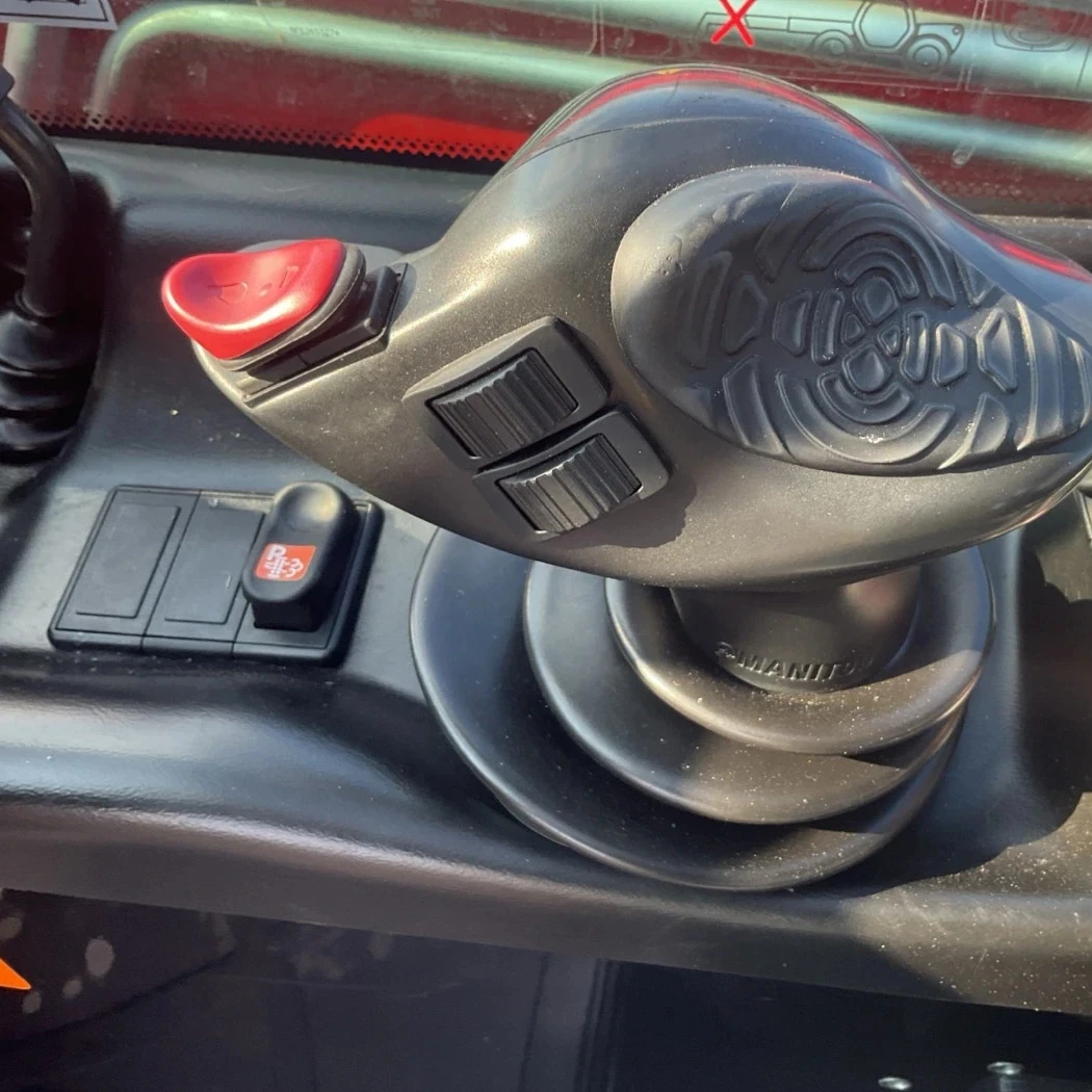 Телескопични товарачи Manitou MT733 Easy Comfort - изображение 8