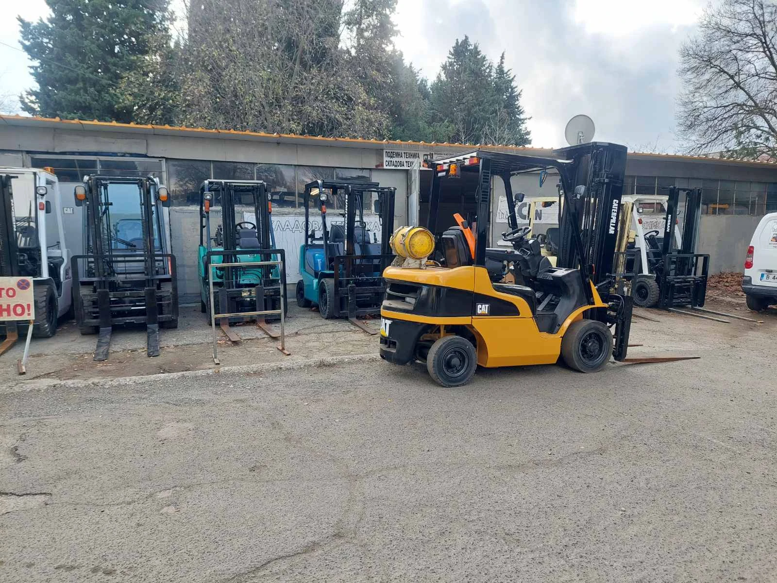 ������� Cat nissan K25 | Mobile.bg � ����������� 2