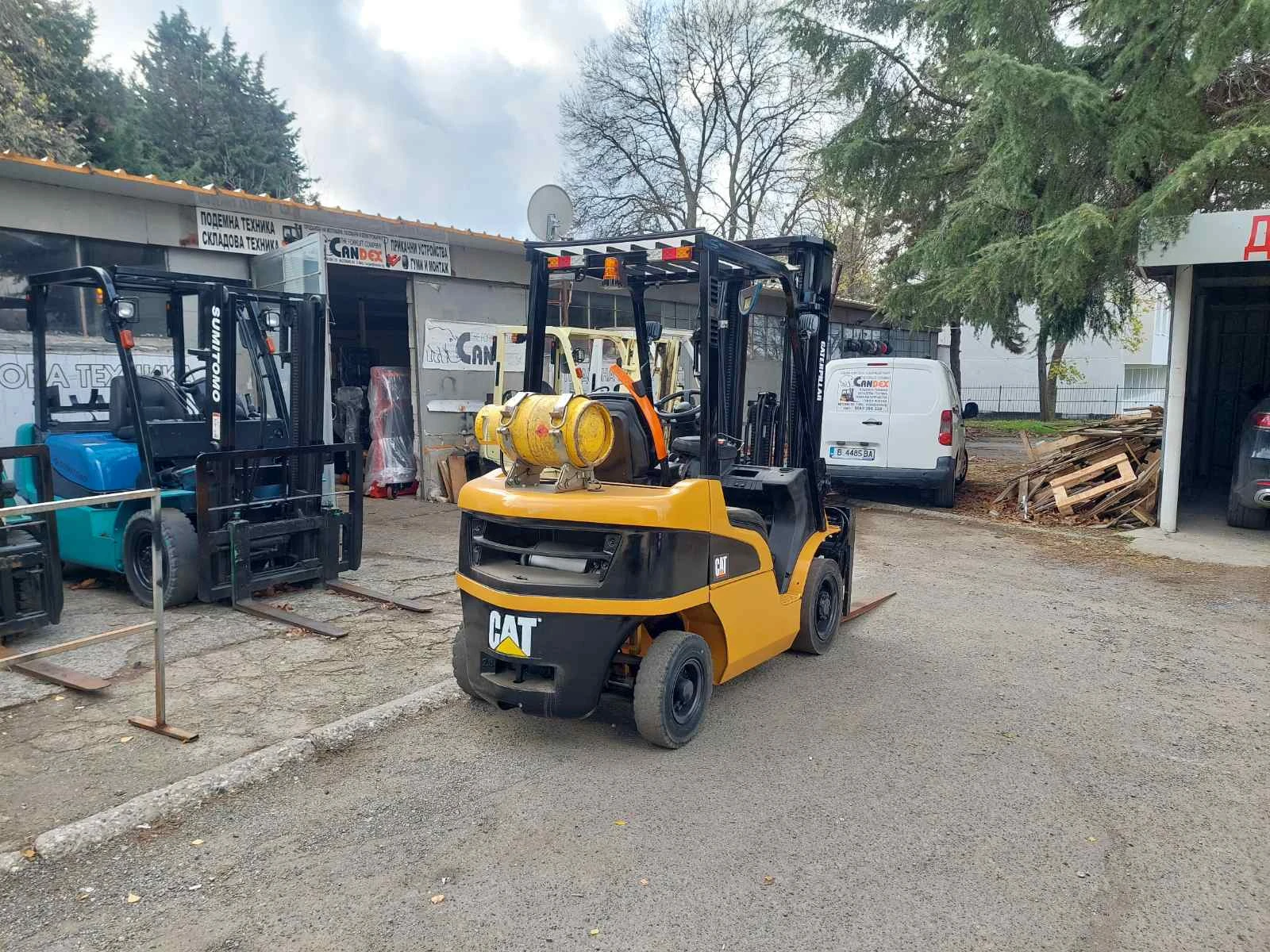 ������� Cat nissan K25 | Mobile.bg � ����������� 3