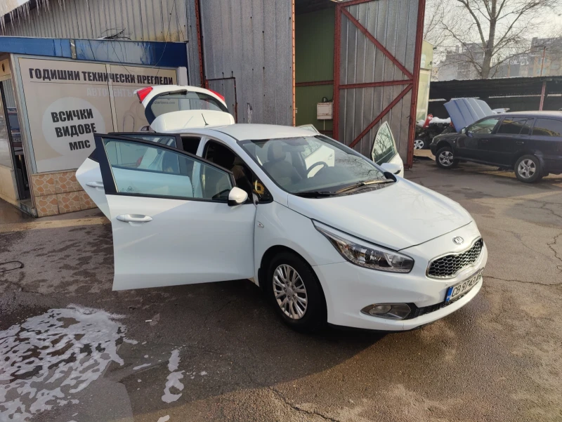 Kia Ceed, снимка 14 - Автомобили и джипове - 48757290