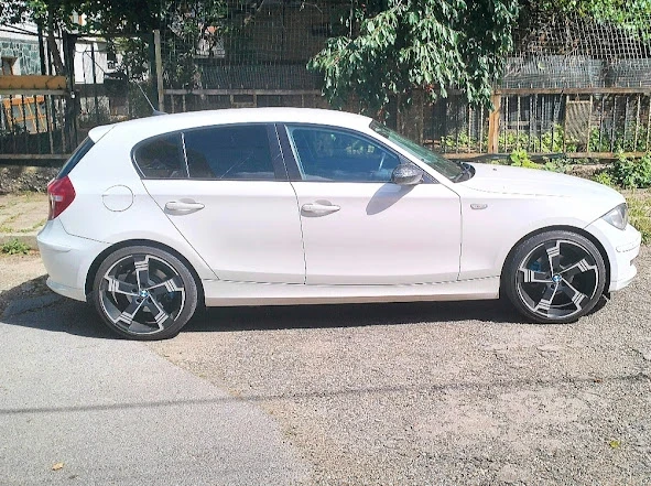 BMW 118 Facelift* Обслужена* Верига* Съединител, снимка 5 - Автомобили и джипове - 52775954
