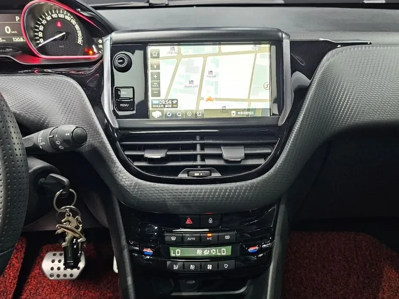 Peugeot 2008  1.5 Bluehdi Gt Line, снимка 12 - Автомобили и джипове - 56357165