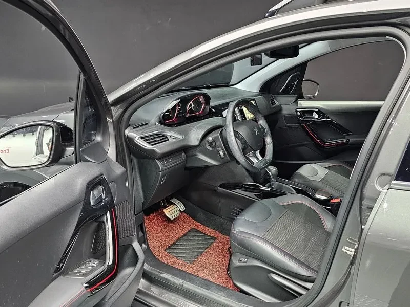 Peugeot 2008  1.5 Bluehdi Gt Line, снимка 10 - Автомобили и джипове - 56357165