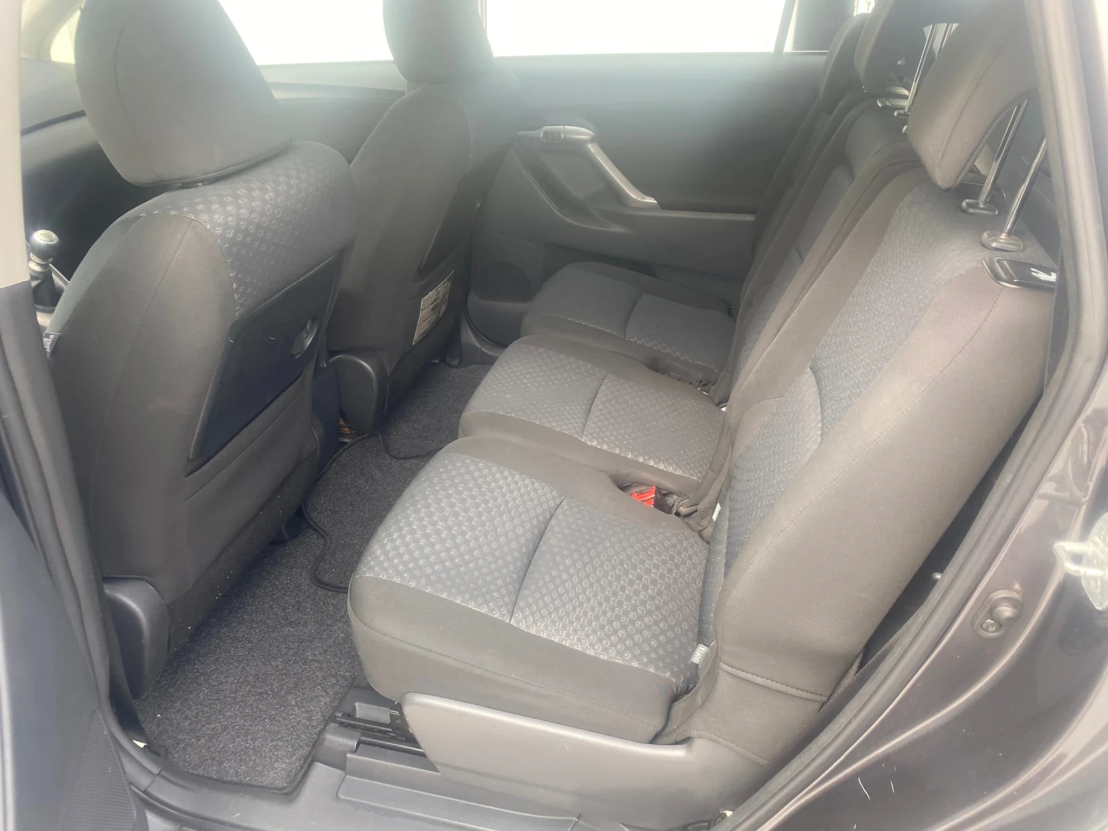 Toyota Corolla verso 2.0 d-4d face - изображение 6