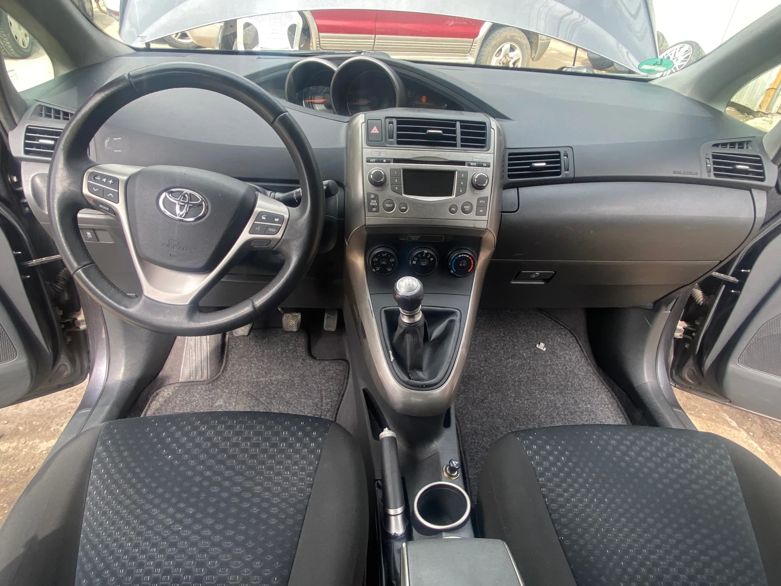 Toyota Corolla verso 2.0 d-4d face - изображение 10