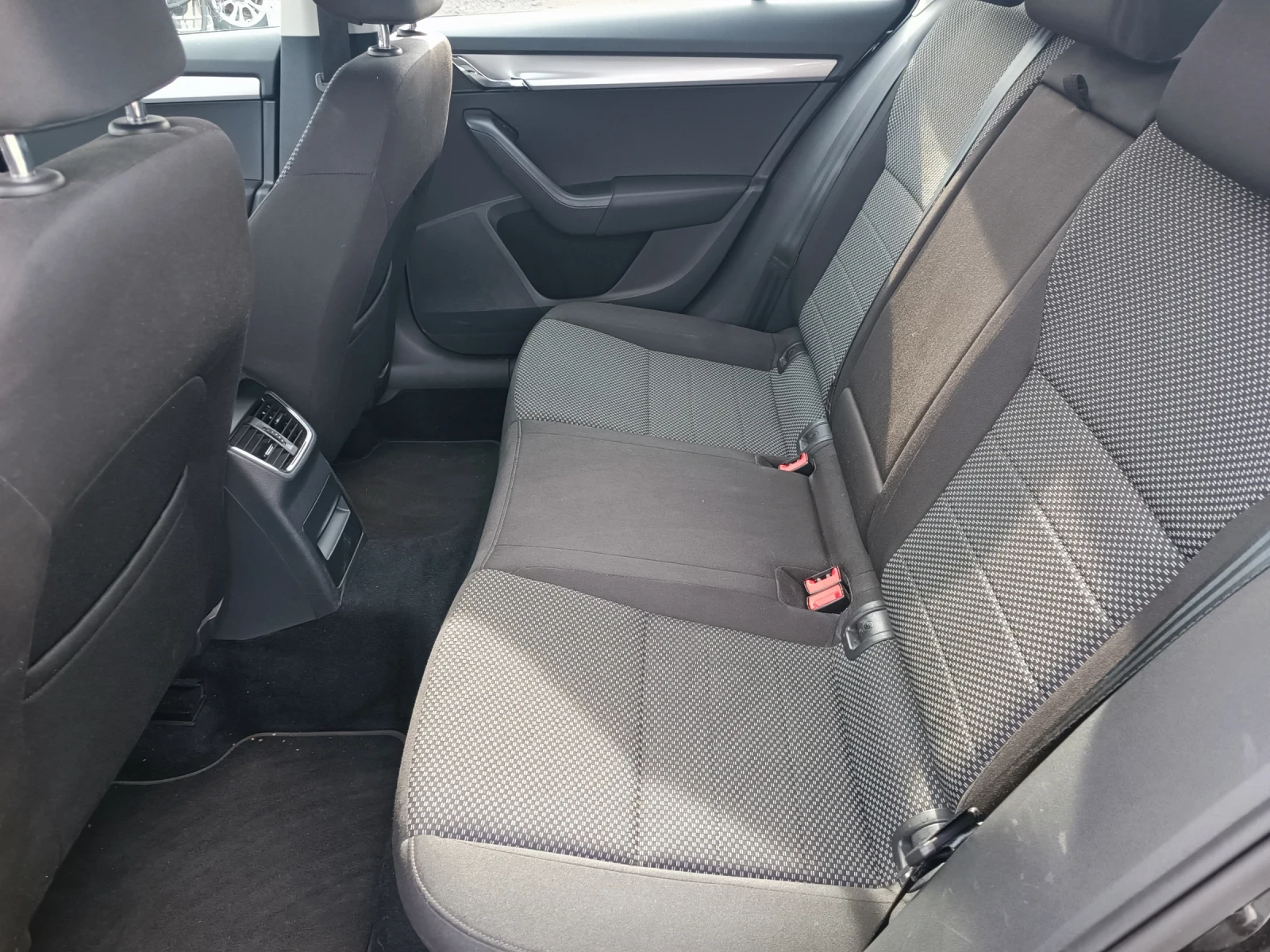 Skoda Octavia 1.6 TDI GREENLINE 2016 EURO 6B - изображение 8
