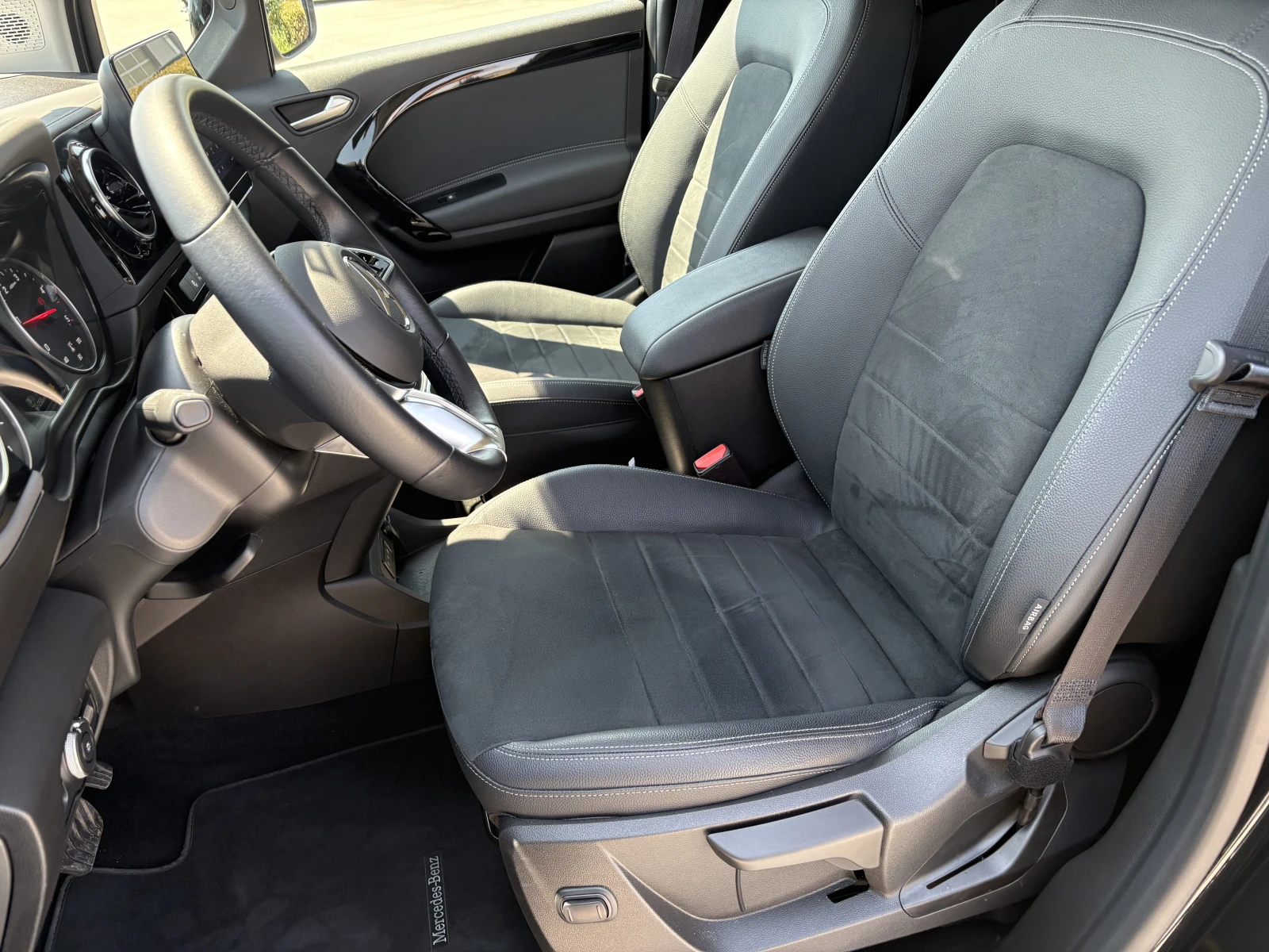 Mercedes-Benz T-класа 180d, снимка 11 - Автомобили и джипове - 54476854