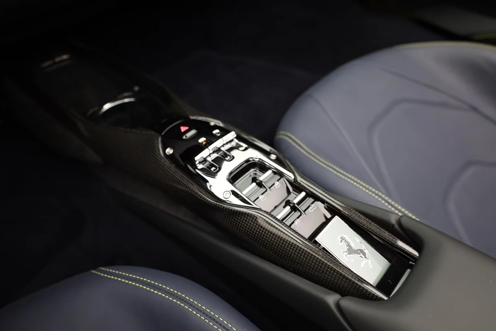 Ferrari 296 GTS PLUG-IN HYBRID KERAMIK , снимка 12 - Автомобили и джипове - 54671006