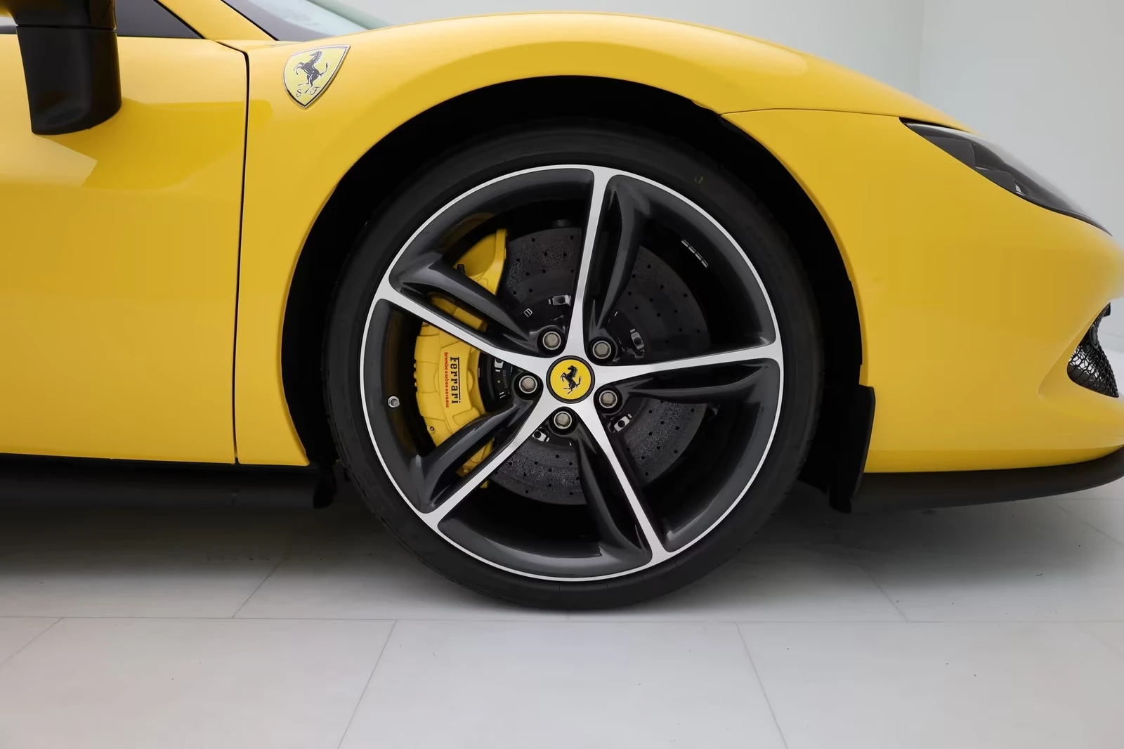 Ferrari 296 GTS PLUG-IN HYBRID KERAMIK , снимка 5 - Автомобили и джипове - 54671006