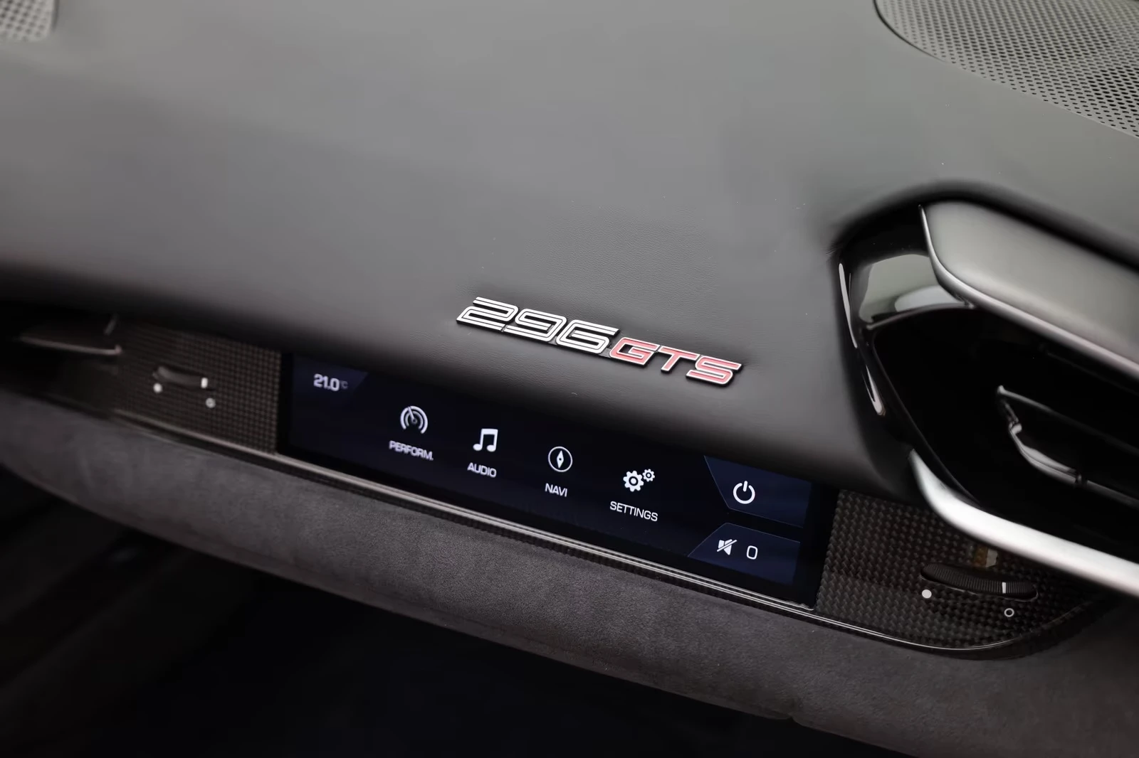 Ferrari 296 GTS PLUG-IN HYBRID KERAMIK , снимка 13 - Автомобили и джипове - 54671006