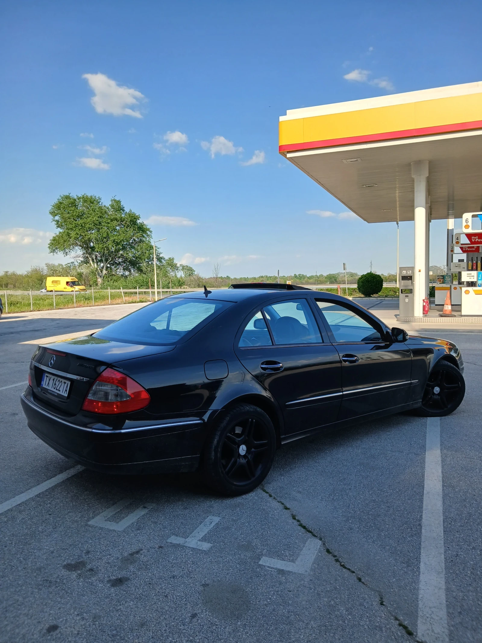 Mercedes-Benz E 320, снимка 2 - Автомобили и джипове - 54838701