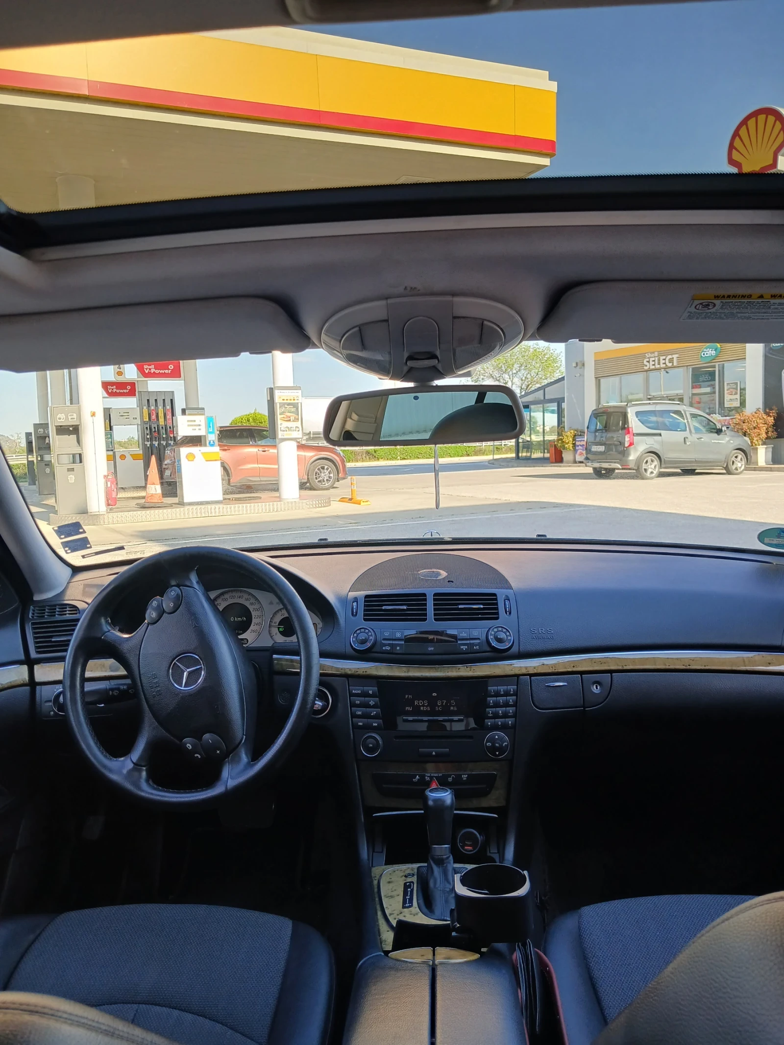 Mercedes-Benz E 320, снимка 4 - Автомобили и джипове - 54838701