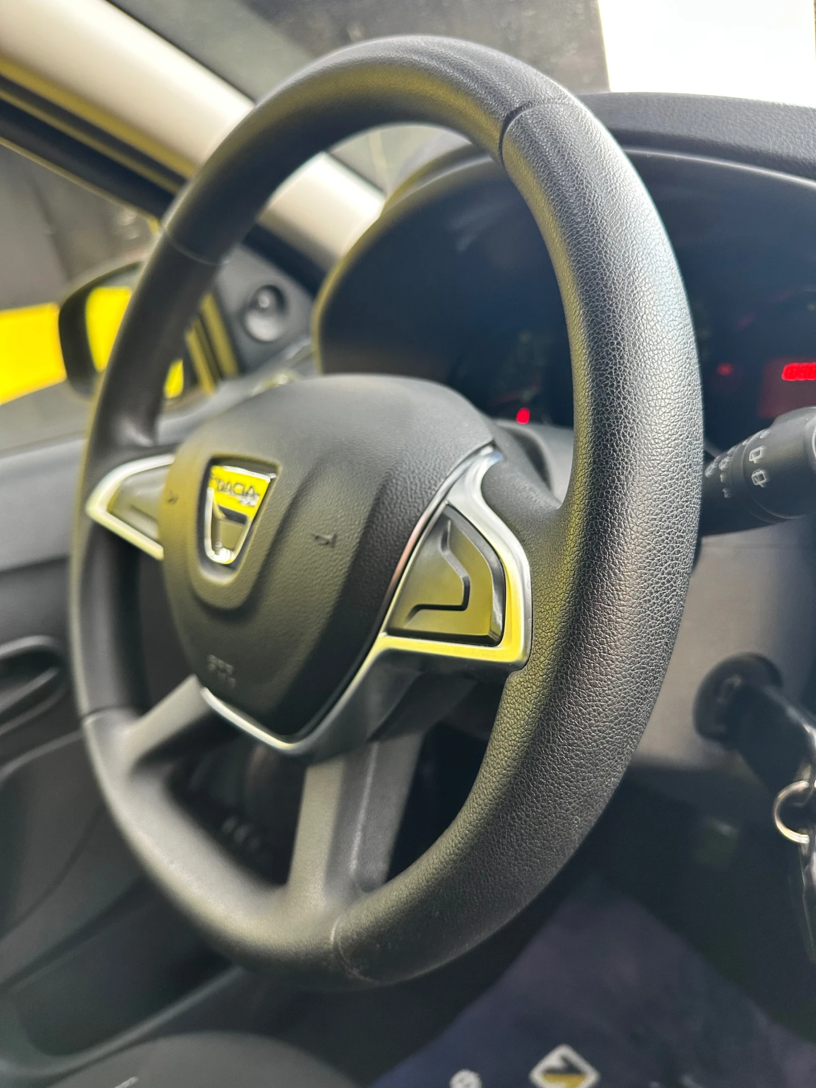 Dacia Sandero 100k km, снимка 9 - Автомобили и джипове - 55161824
