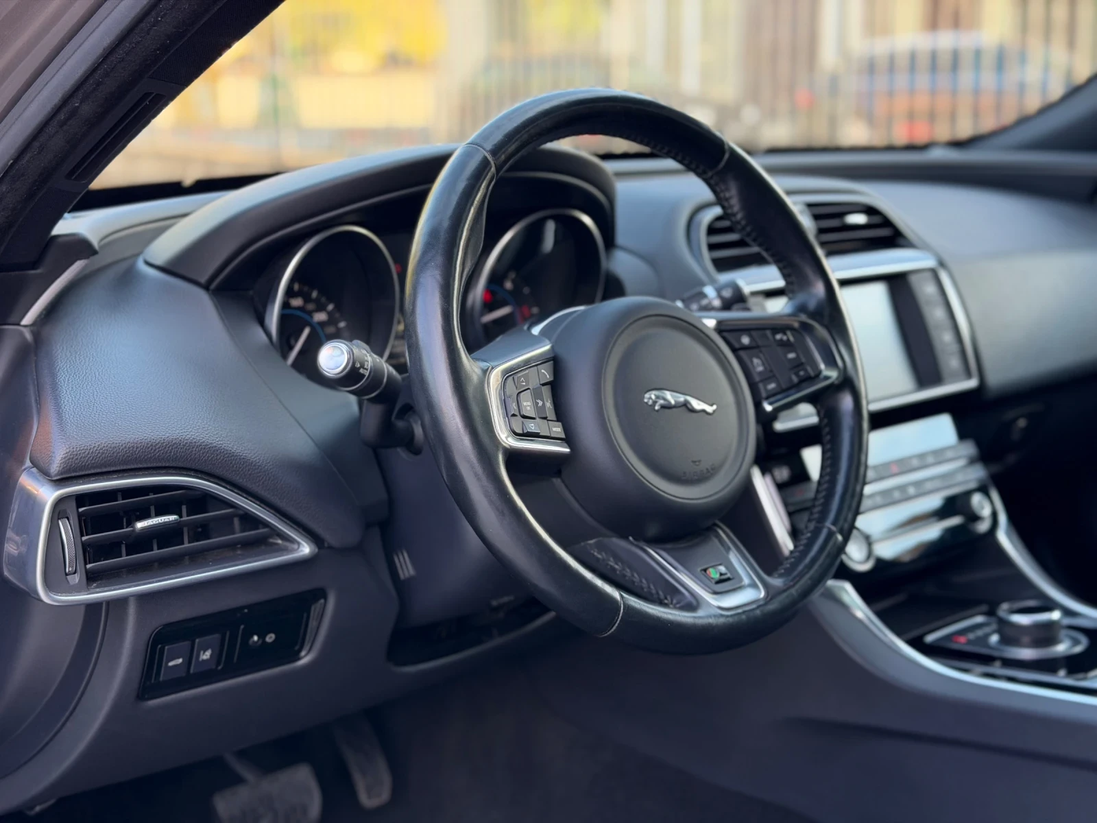 Jaguar XE R-SPORT* 2.0D* AWD* KEYLESS* CAMERA* PODGREV* TOP | Mobile.bg � ����������� 10