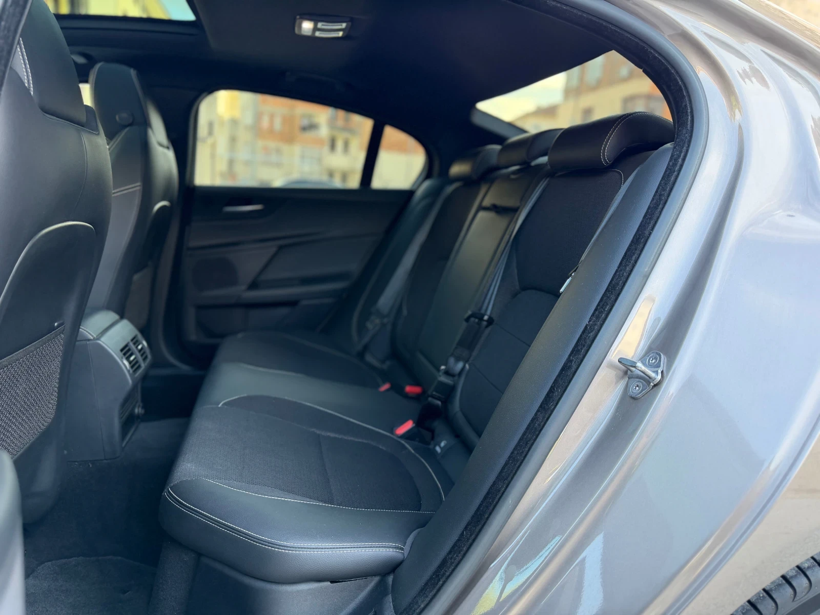 Jaguar XE R-SPORT* 2.0D* AWD* KEYLESS* CAMERA* PODGREV* TOP | Mobile.bg � ����������� 13