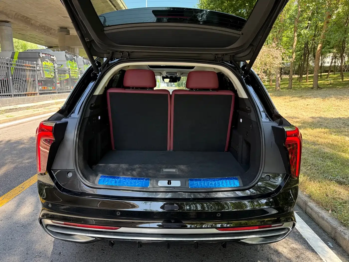 HongQi E-HS9 460km Flagship Comfort 6-seater* ���������* ������ | Mobile.bg � ����������� 4