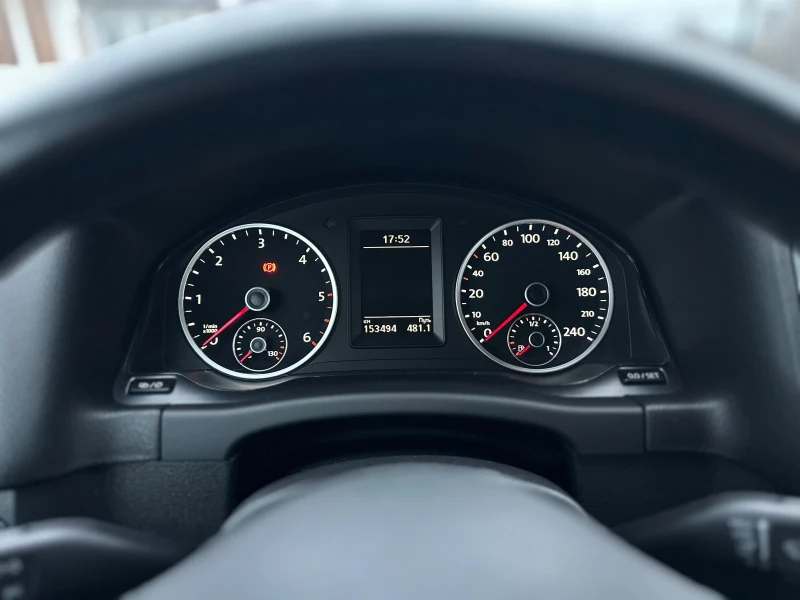 VW Tiguan 2.0TDI FACELIFT, снимка 17 - Автомобили и джипове - 53329022