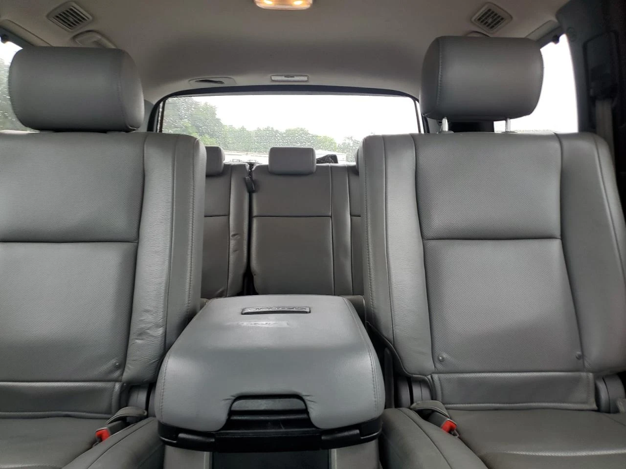 Toyota Sequoia PLATINUM EDITION 5.7L 4x4 - изображение 10