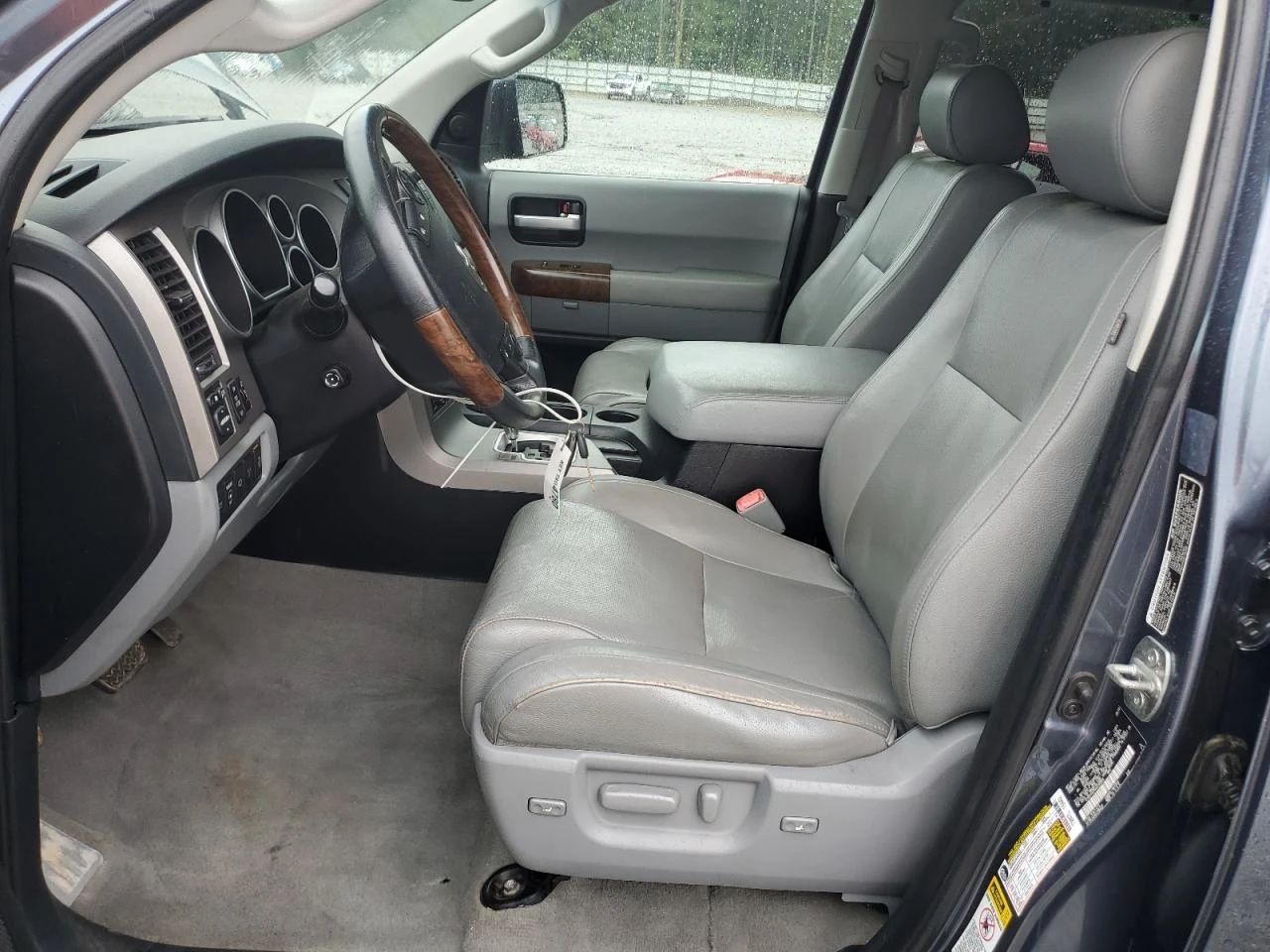 Toyota Sequoia PLATINUM EDITION 5.7L 4x4 - изображение 7