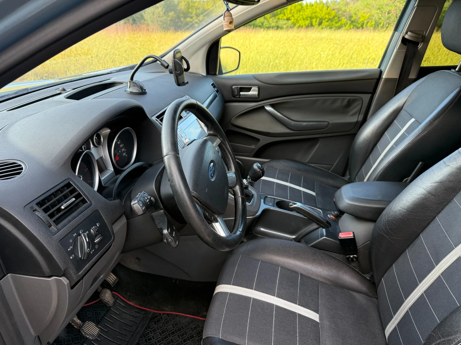 Ford Kuga  - изображение 6
