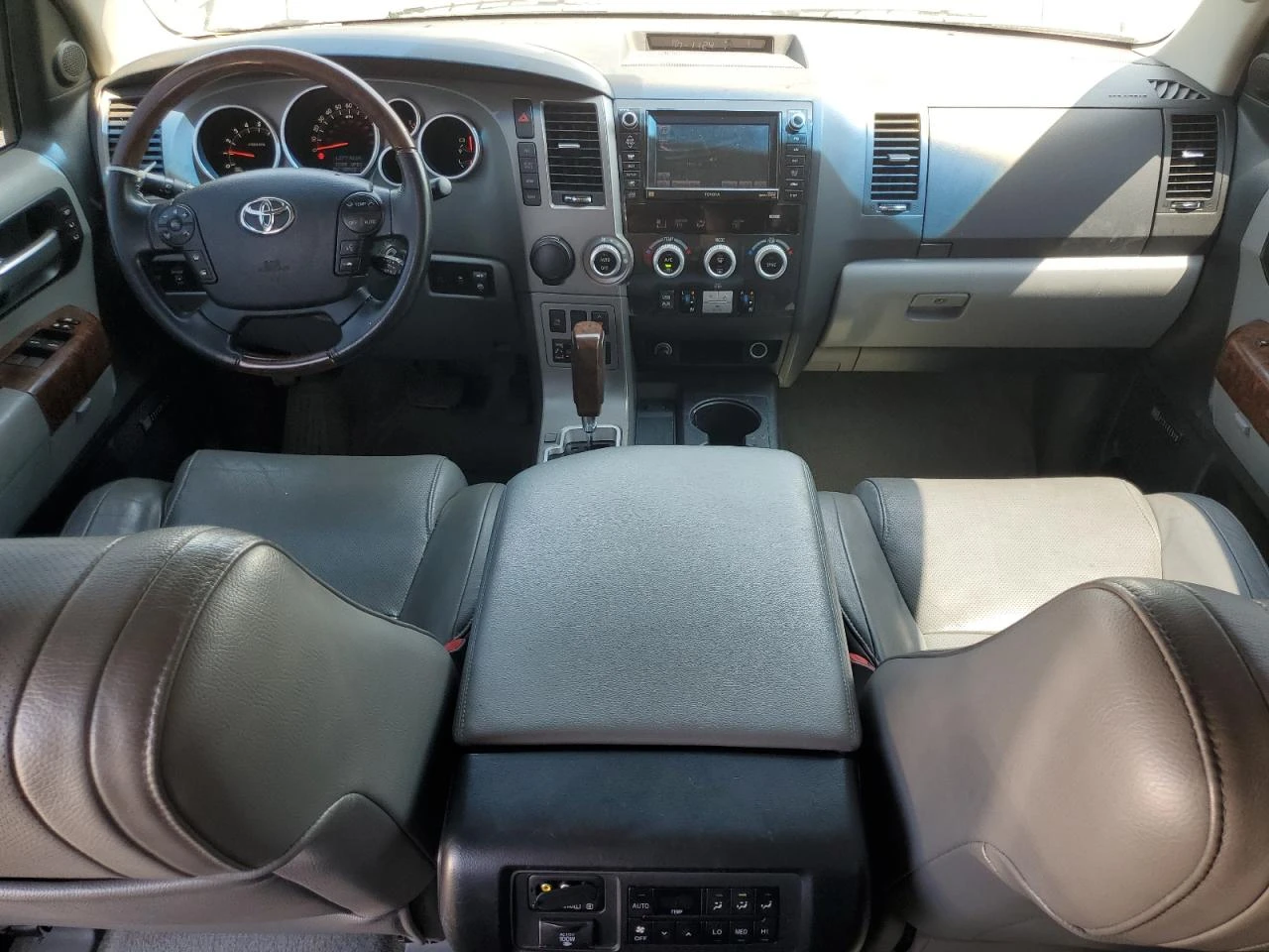 Toyota Sequoia PLATINIUM - изображение 8