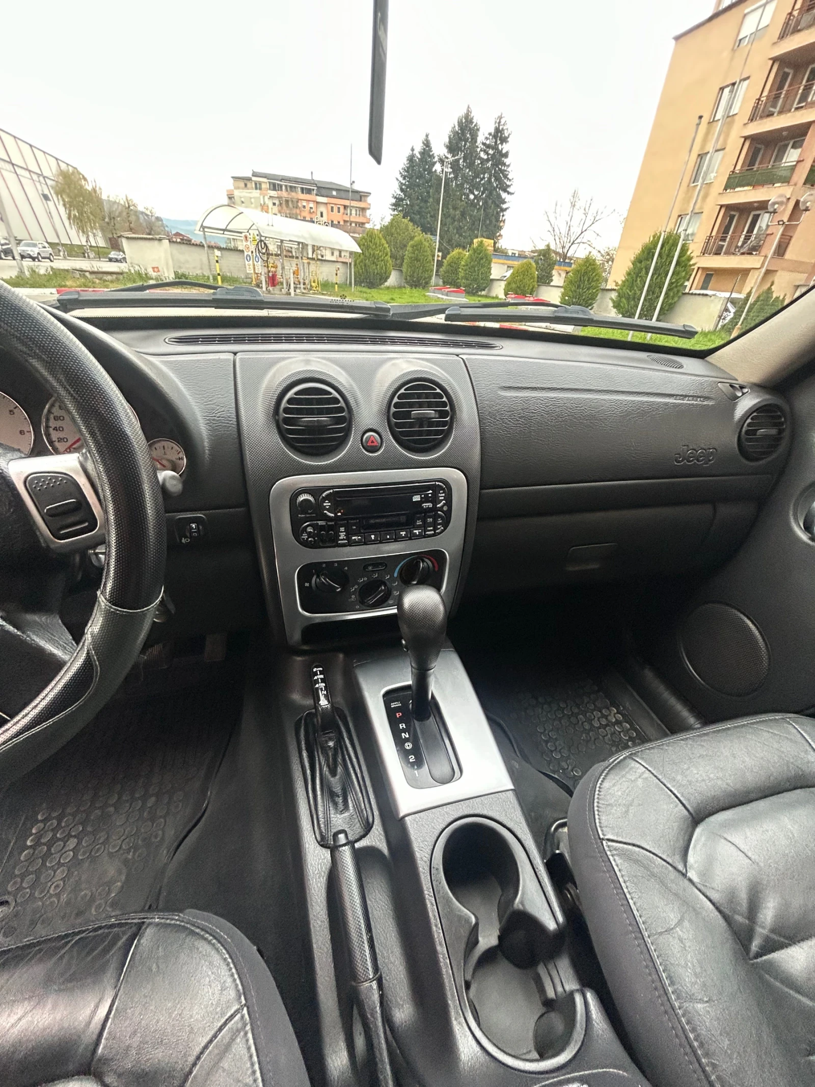 Jeep Cherokee 3.7 Limited Gaz, снимка 15 - Автомобили и джипове - 54161191