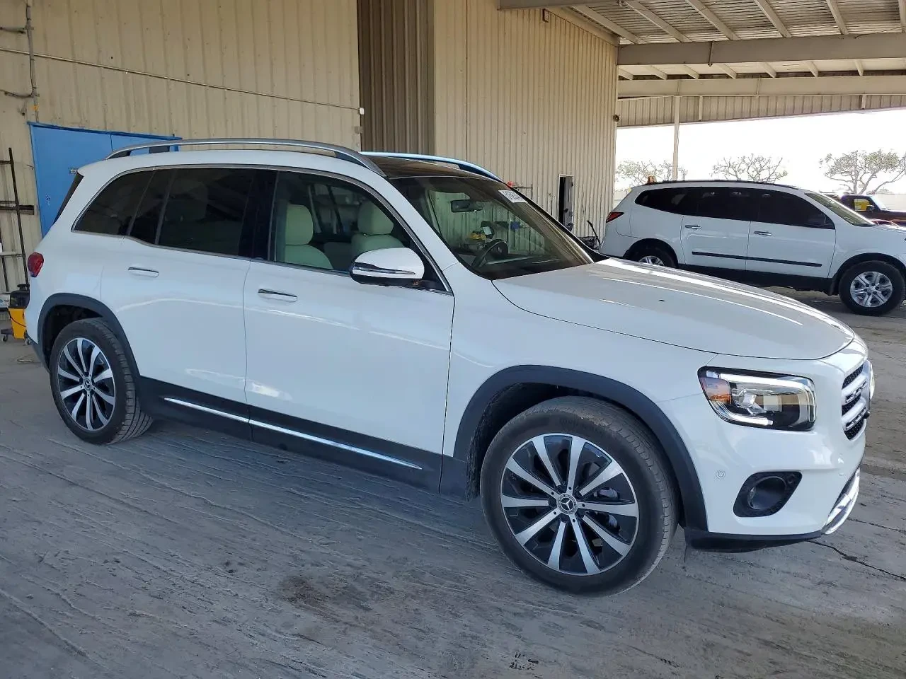 Mercedes-Benz GLB 250, снимка 2 - Автомобили и джипове - 54414836