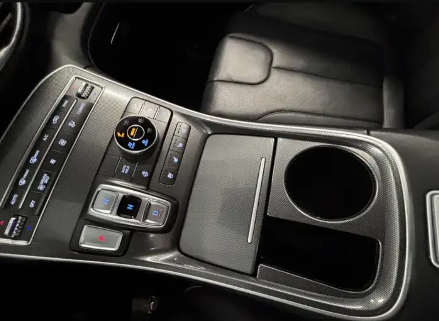 Hyundai Santa fe * Luxury* Обдухване* Пано* 360КАМ* , снимка 17 - Автомобили и джипове - 54684313