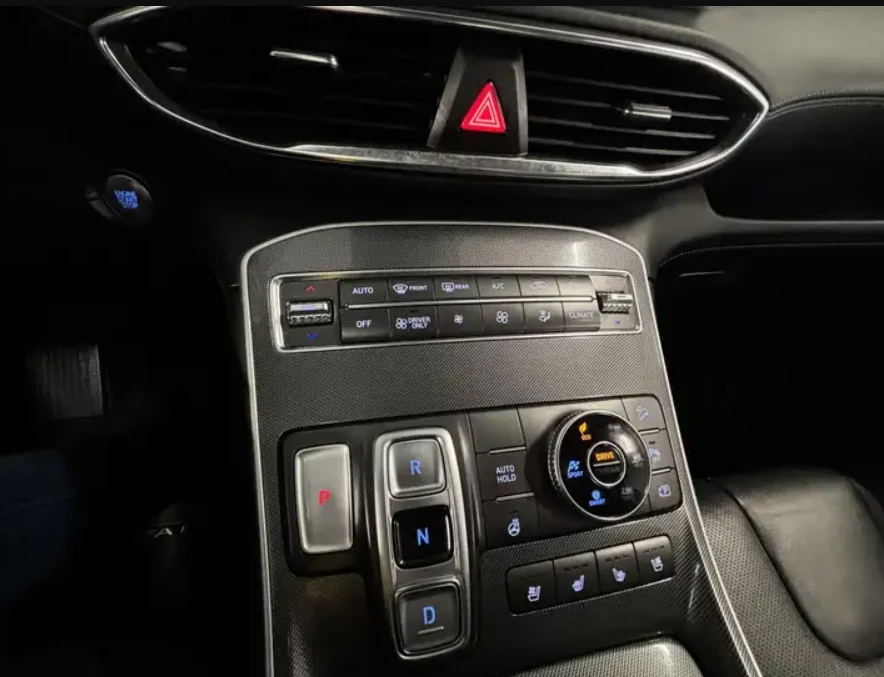 Hyundai Santa fe * Luxury* Обдухване* Пано* 360КАМ* , снимка 16 - Автомобили и джипове - 54684313