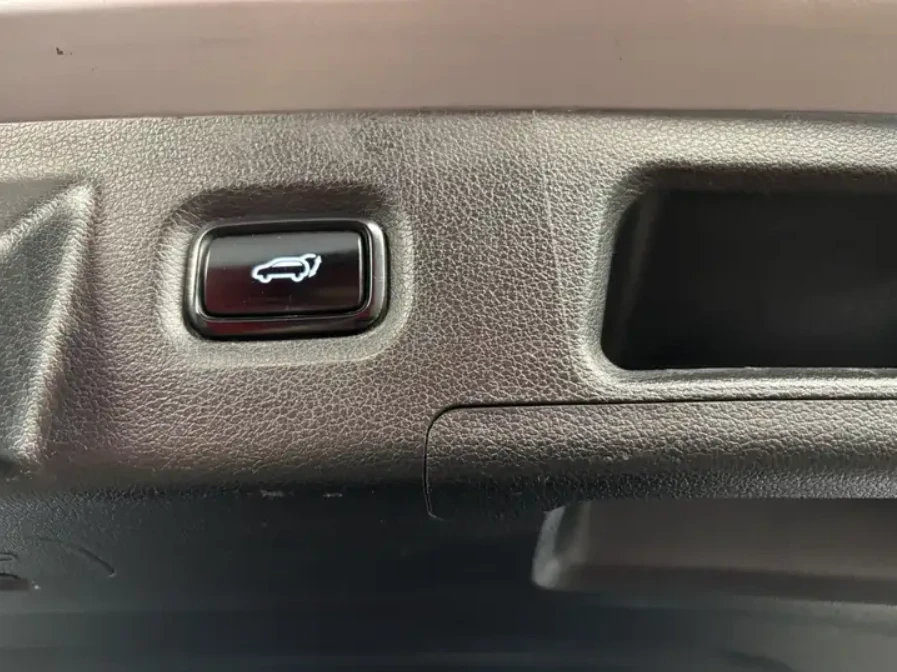 Hyundai Santa fe * Luxury* Обдухване* Пано* 360КАМ* , снимка 8 - Автомобили и джипове - 54684313