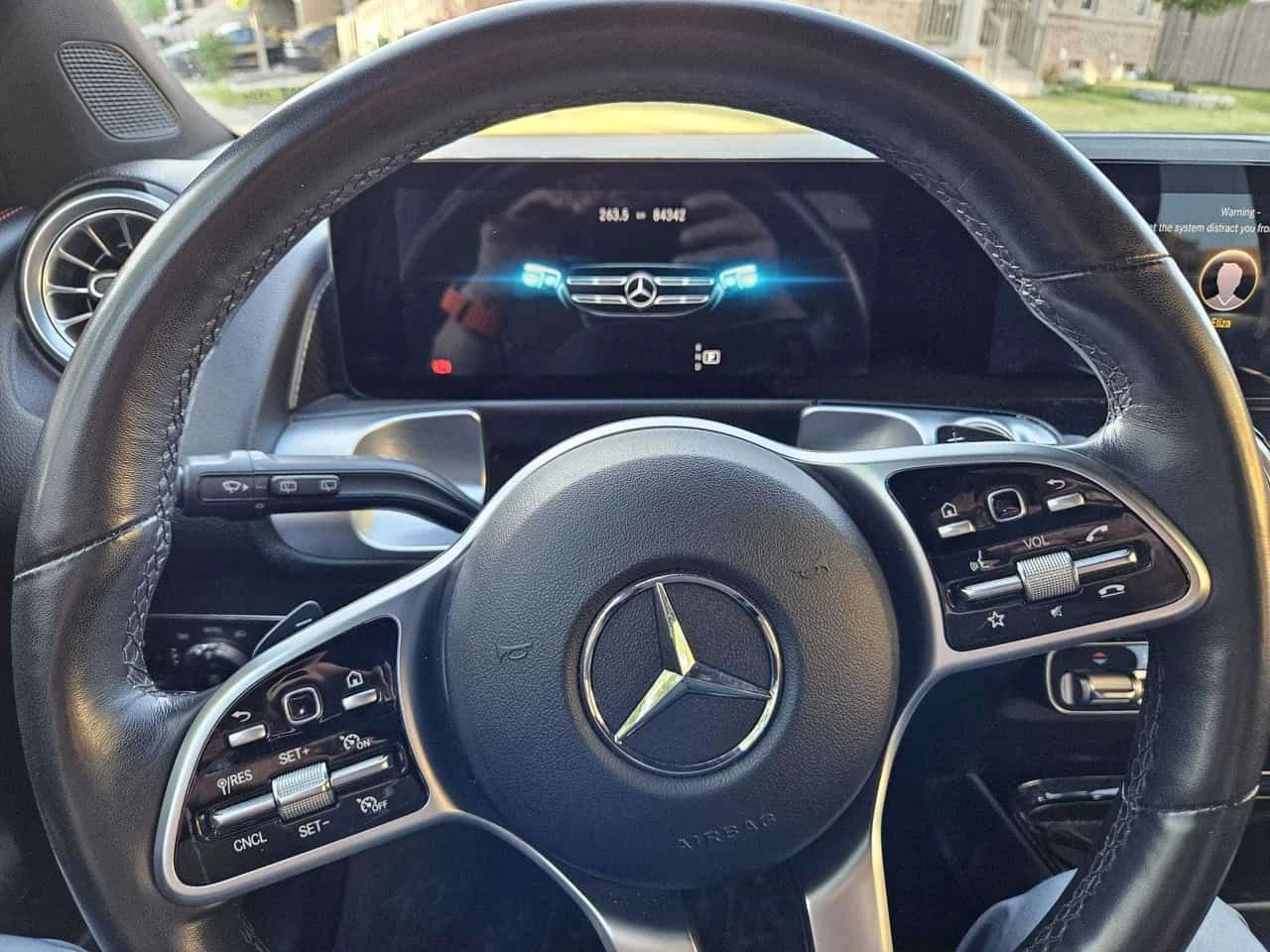 Mercedes-Benz GLB 250 4МАТIC* AMG-PACK* DISTRONIC* AMBIENTO* , снимка 8 - Автомобили и джипове - 54792521