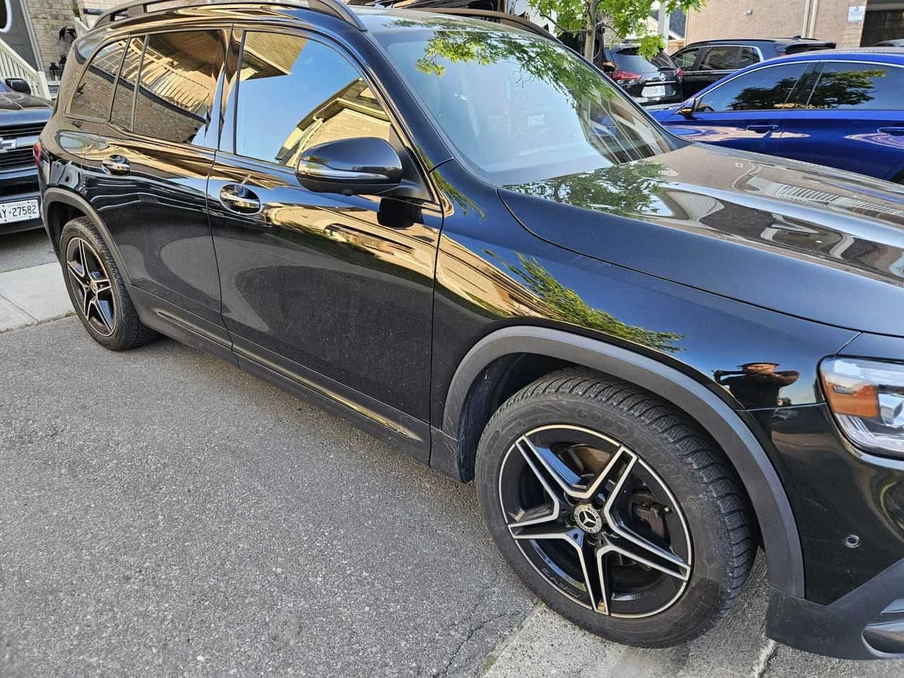 Mercedes-Benz GLB 250 4МАТIC* AMG-PACK* DISTRONIC* AMBIENTO* , снимка 3 - Автомобили и джипове - 54792521